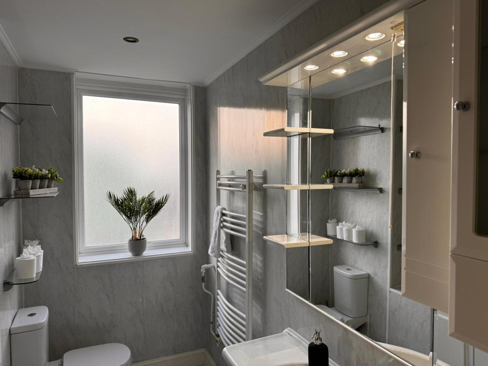 Serene Ocean Side Apartment Btn Brighton Exterior photo